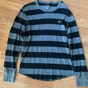 Men’s American Eagle Black and Gray Athletic Fit Medium Long Sleeve Shirt